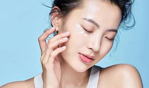 Cách chăm sóc vùng da quanh mắt an toàn, hiệu quả