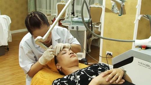 Trị mụn ở bệnh viện da liễu có hết không?