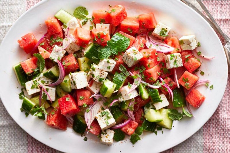 Nước sắc vỏ dưa hấu trị đau họng, khô cổ