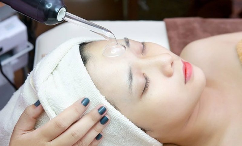 Sát khuẩn y tế, làm sạch vùng da mụn