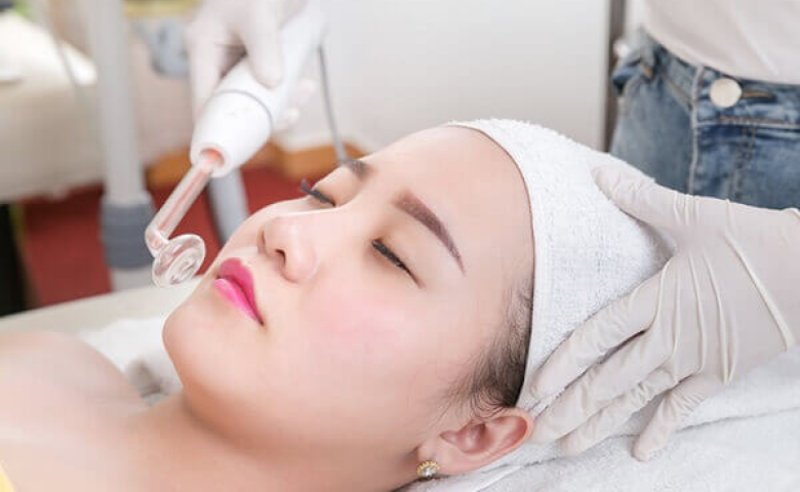 Vệ sinh lại da, tùy theo tình trạng da của mỗi người.