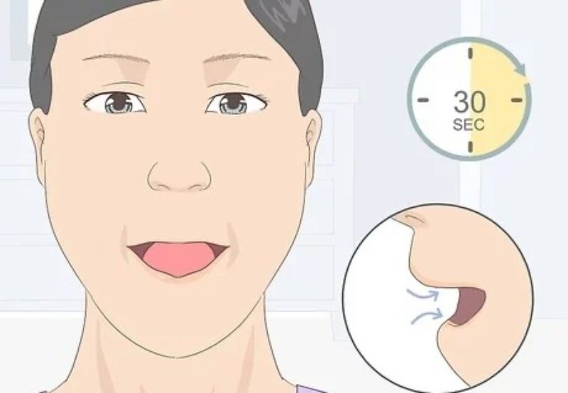 Thực hiện động tác yoga cho mặt bằng cách mở miệng rộng -> Giữ môi căng và đẩy hàm ra phía trước trong 30 giây, lặp lại 5 lần mỗi ngày.